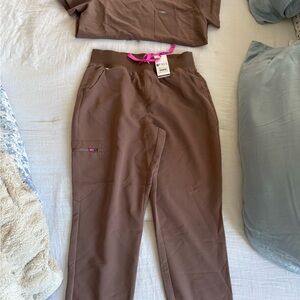 NWT Figs Set - Sienna Tan
